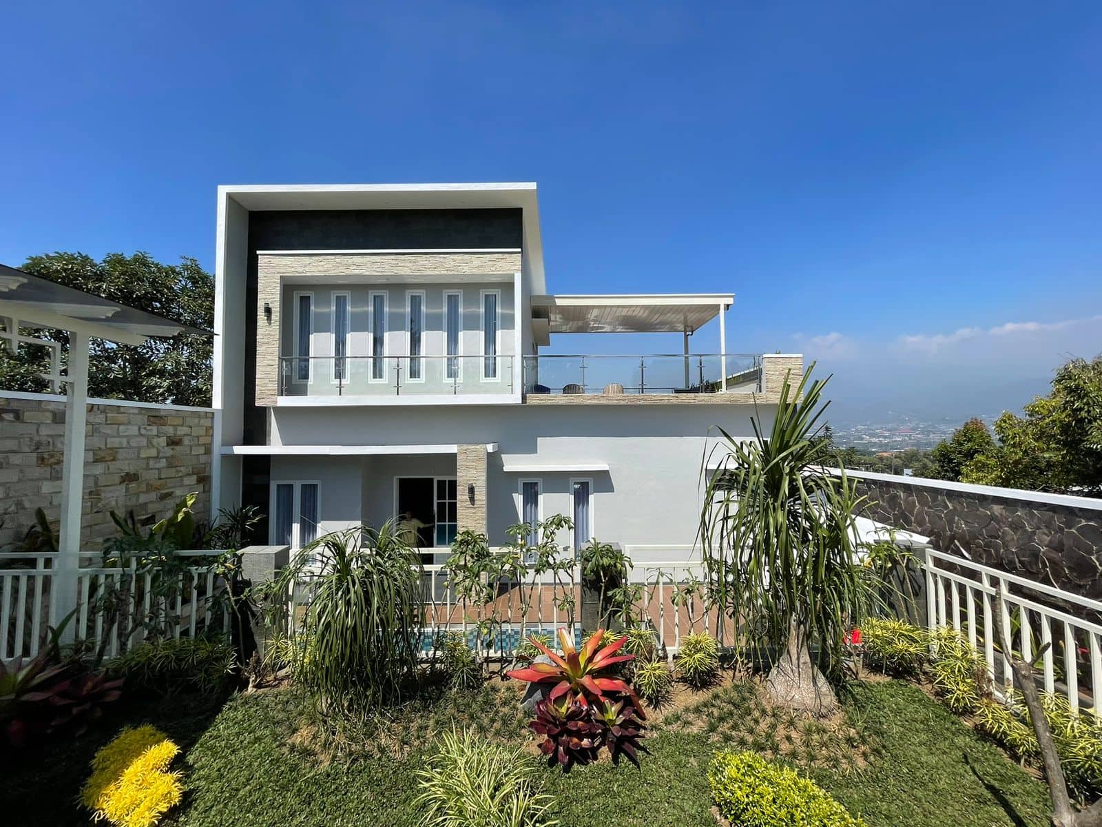 Daisha Villa Batu — kolam renang private